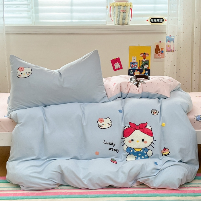 91家纺网 家纺一手货源 找家纺 如一 2025新款A类卡通毛巾绣水洗云朵棉学生宿舍床三件套 淘气猫