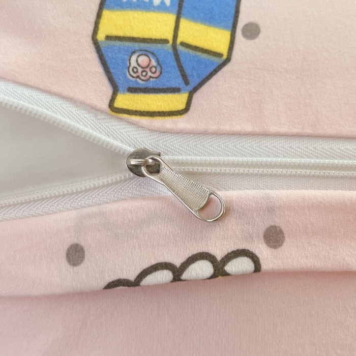 91家纺网 家纺一手货源 找家纺 如一 2025新款A类卡通毛巾绣水洗云朵棉学生宿舍床三件套 淘气猫