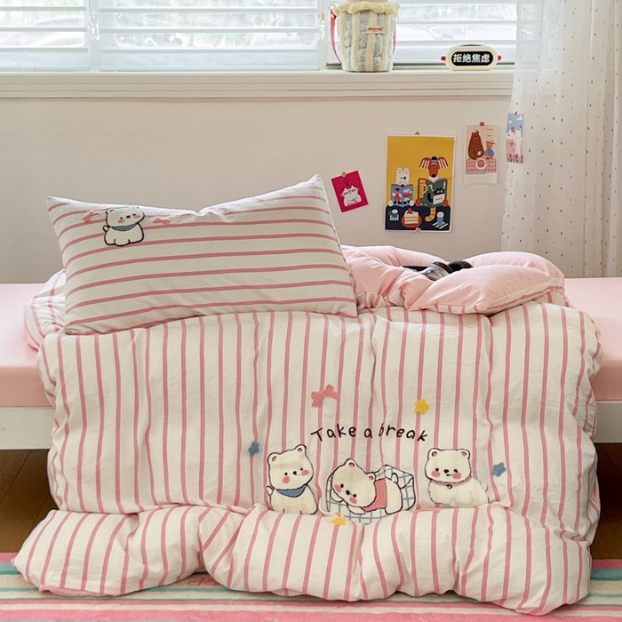 91家纺网 家纺一手货源 找家纺 如一 2025新款A类卡通毛巾绣水洗云朵棉学生宿舍床三件套 小奶狗