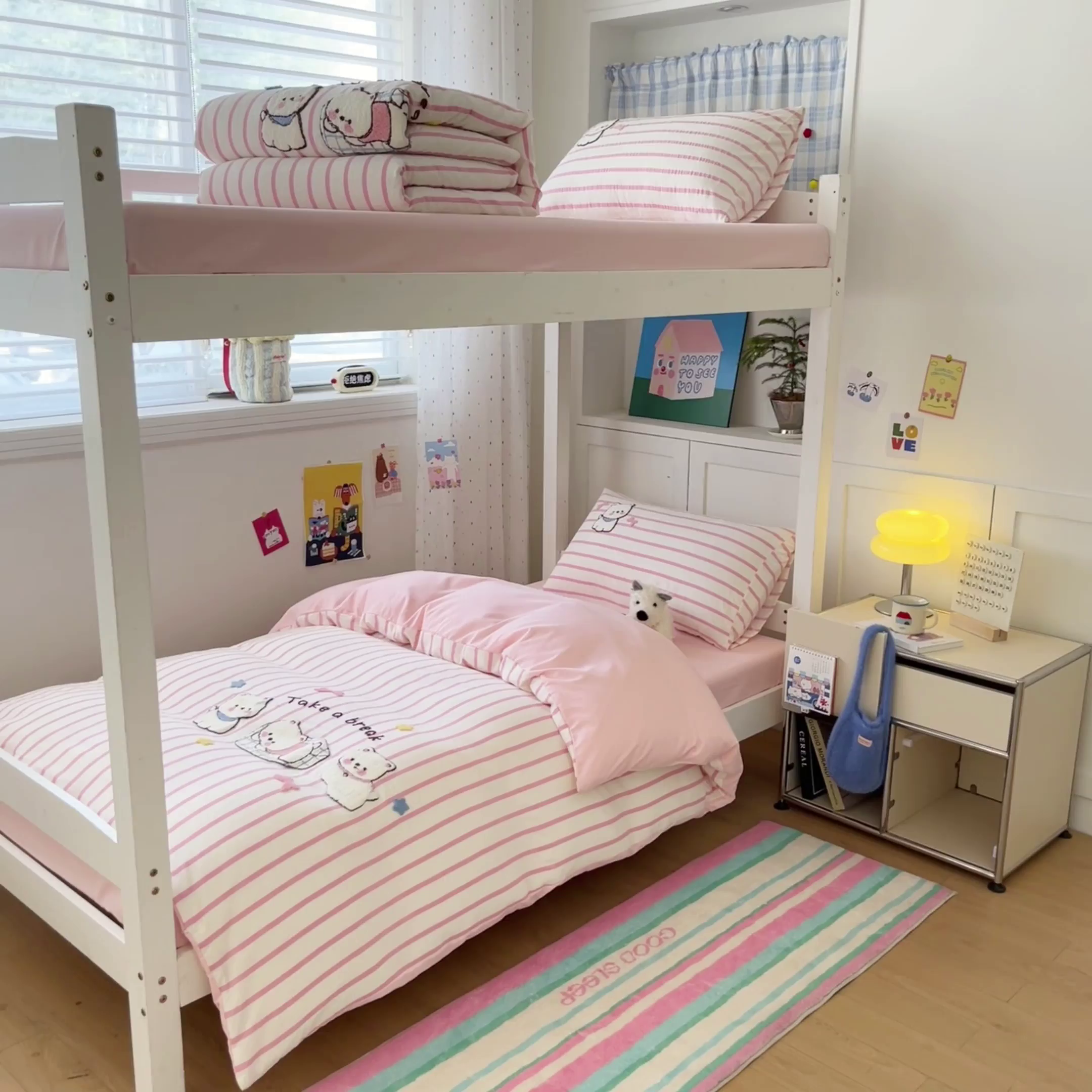 91家纺网 家纺一手货源 找家纺 如一 2025新款A类卡通毛巾绣水洗云朵棉学生宿舍床三件套 小奶狗