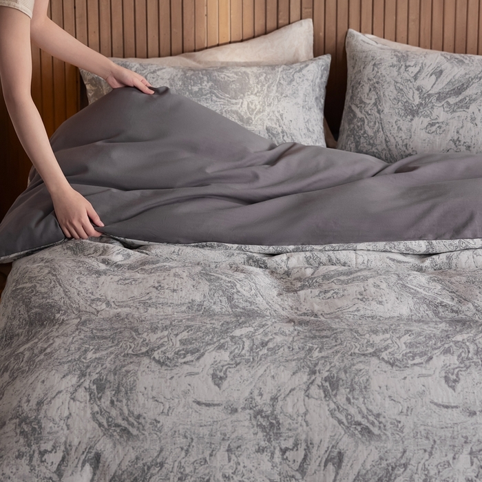 91家纺网 家纺一手货源 找家纺 梦享生活家居2025新款全棉色织双层纱提花四件套 流沙灰
