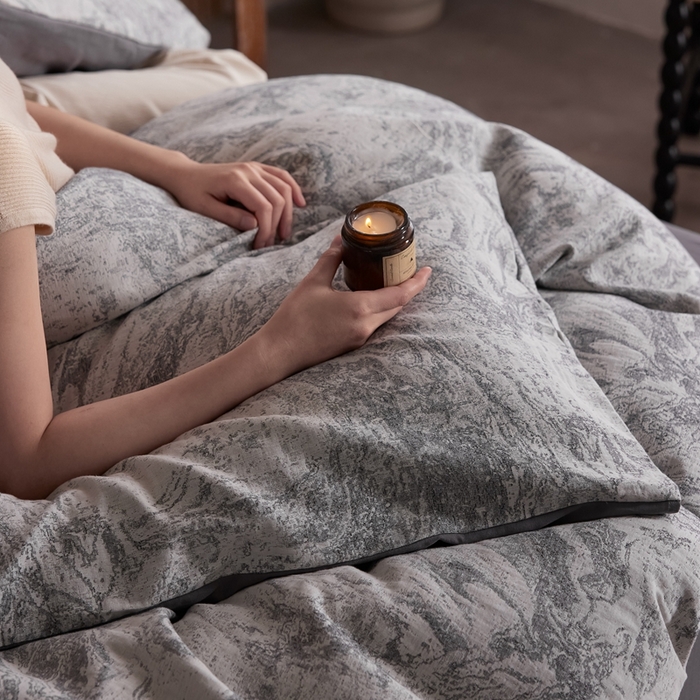 91家纺网 家纺一手货源 找家纺 梦享生活家居2025新款全棉色织双层纱提花四件套 流沙灰