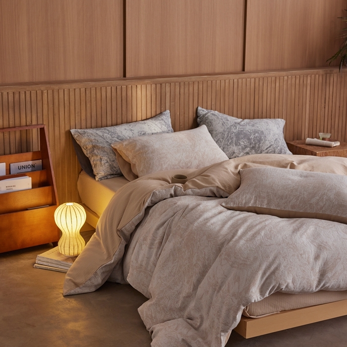 91家纺网 家纺一手货源 找家纺 梦享生活家居2025新款全棉色织双层纱提花四件套 流沙卡其