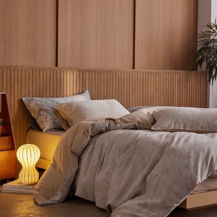 91家纺网 家纺一手货源 找家纺 梦享生活家居2025新款全棉色织双层纱提花四件套 流沙卡其