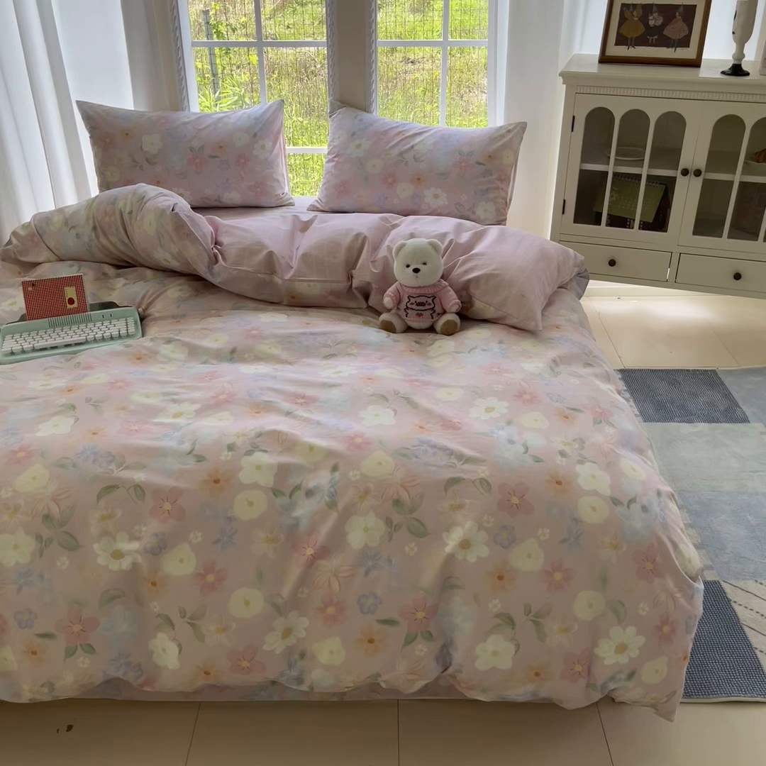 91家纺网 家纺一手货源 找家纺 寻米 2025新款全棉纯棉印花学生季四件套 春日暖阳-粉