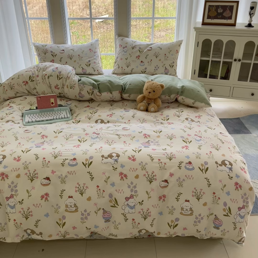 91家纺网 家纺一手货源 找家纺 寻米 2025新款全棉纯棉印花学生季四件套 花园小狗