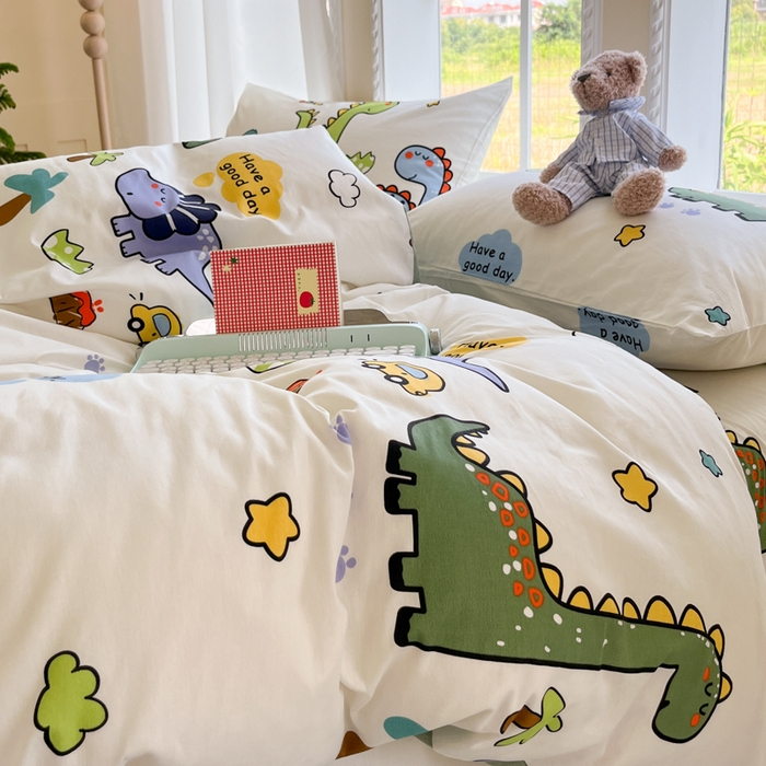 91家纺网 家纺一手货源 找家纺 寻米 2025新款全棉纯棉印花学生季四件套 恐龙乐园