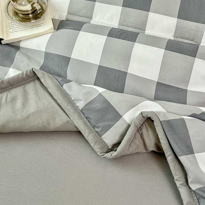 91家纺网 家纺一手货源 找家纺 小叮当家纺仓储工厂店 （提供买家秀 爆款花型 不断货）2025新款色织水洗棉夏被无印风百分百新疆棉花夏被四件套夏凉被四件套 灰中格（配B版床单230-250）