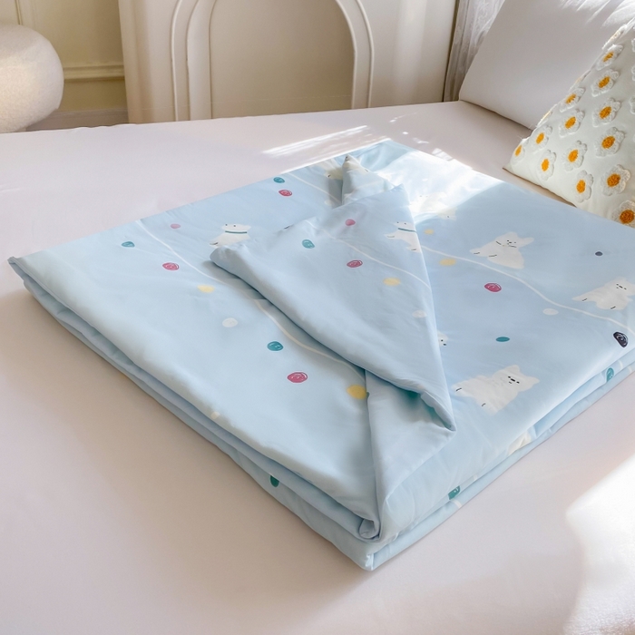 91家纺网 家纺一手货源 找家纺 小叮当家纺仓储工厂店 提供买家秀爆款花型不断货）2025新款A类母婴级宝宝被子豆豆绒牛奶针织棉被子儿童豆豆被大豆被春秋冬被 牛奶针织被-嗨皮狗