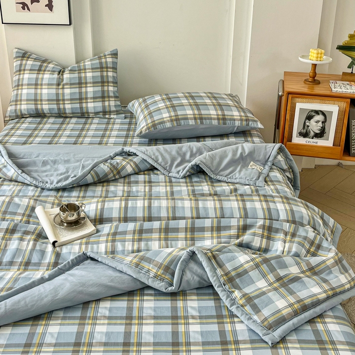 91家纺网 家纺一手货源 找家纺 小叮当家纺仓储工厂店 （提供买家秀 爆款花型 不断货）2025新款色织水洗棉夏被无印风百分百新疆棉花夏被四件套夏凉被四件套 简兮蓝（配A版床单230-250）