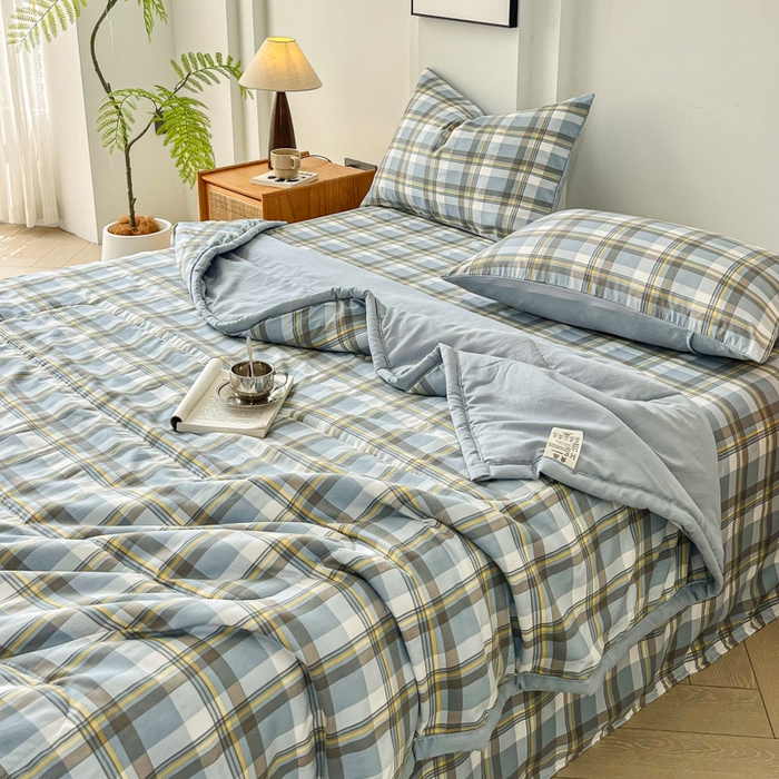 91家纺网 家纺一手货源 找家纺 小叮当家纺仓储工厂店 （提供买家秀 爆款花型 不断货）2025新款色织水洗棉夏被无印风百分百新疆棉花夏被四件套夏凉被四件套 简兮蓝（配A版床单230-250）