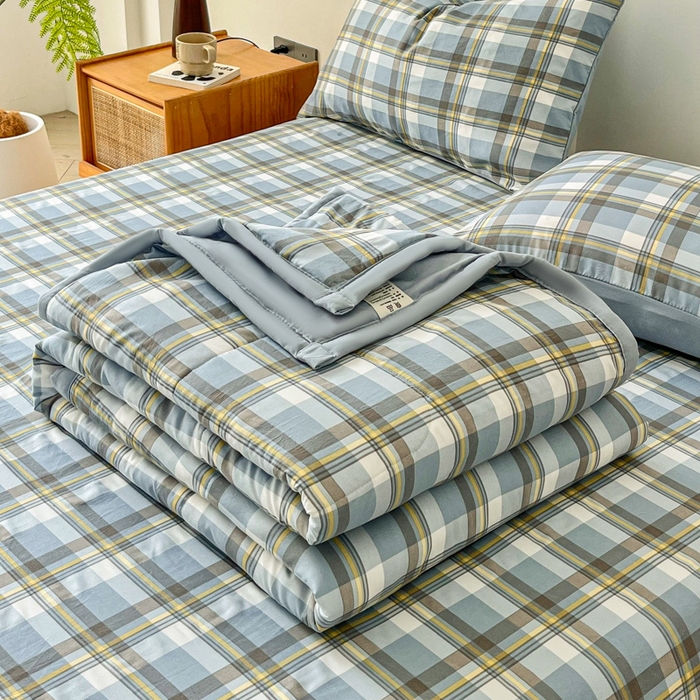 91家纺网 家纺一手货源 找家纺 小叮当家纺仓储工厂店 （提供买家秀 爆款花型 不断货）2025新款色织水洗棉夏被无印风百分百新疆棉花夏被四件套夏凉被四件套 简兮蓝（配A版床单230-250）