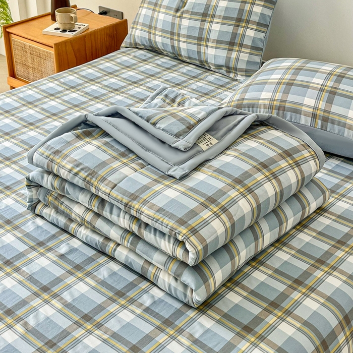 91家纺网 家纺一手货源 找家纺 小叮当家纺仓储工厂店 （提供买家秀 爆款花型 不断货）2025新款色织水洗棉夏被无印风百分百新疆棉花夏被四件套夏凉被四件套 简兮蓝（配A版床单230-250）