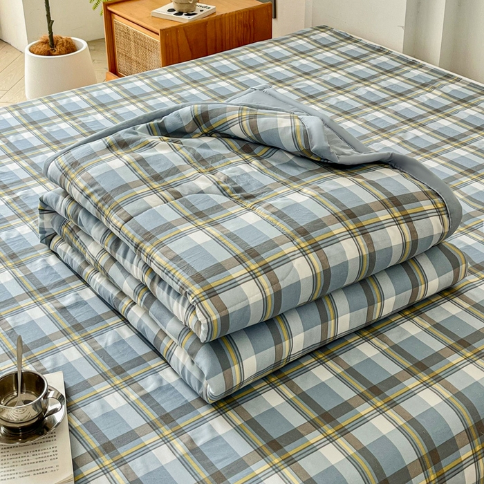 91家纺网 家纺一手货源 找家纺 小叮当家纺仓储工厂店 （提供买家秀 爆款花型 不断货）2025新款色织水洗棉夏被无印风百分百新疆棉花夏被四件套夏凉被四件套 简兮蓝（配A版床单230-250）