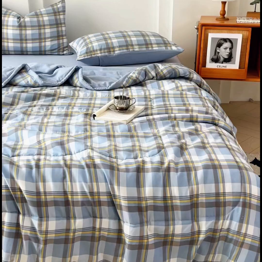 91家纺网 家纺一手货源 找家纺 小叮当家纺仓储工厂店 （提供买家秀 爆款花型 不断货）2025新款色织水洗棉夏被无印风百分百新疆棉花夏被四件套夏凉被四件套 简兮蓝（配A版床单230-250）