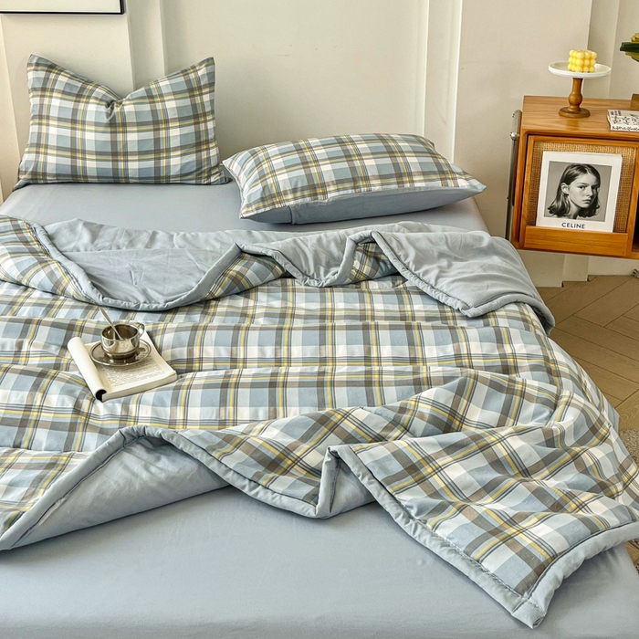 91家纺网 家纺一手货源 找家纺 小叮当家纺仓储工厂店 （提供买家秀 爆款花型 不断货）2025新款色织水洗棉夏被无印风百分百新疆棉花夏被四件套夏凉被四件套 简兮蓝（配B版床单230-250）