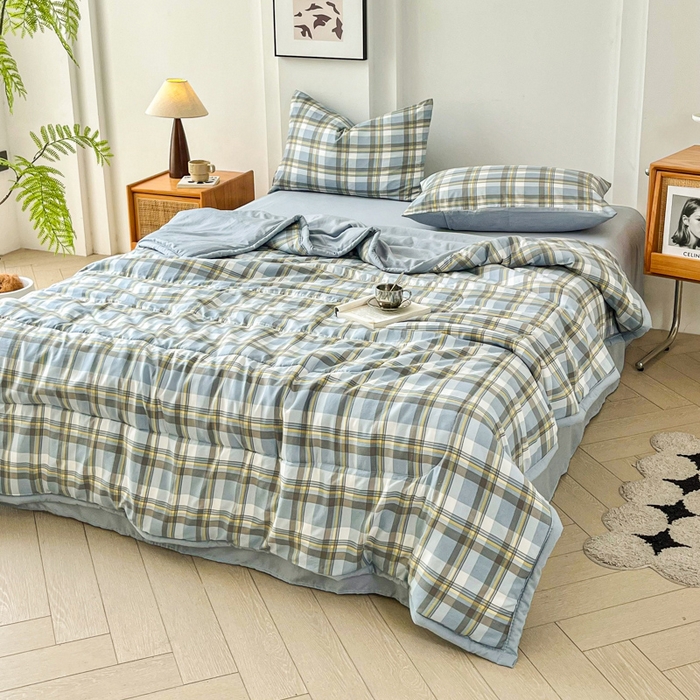 91家纺网 家纺一手货源 找家纺 小叮当家纺仓储工厂店 （提供买家秀 爆款花型 不断货）2025新款色织水洗棉夏被无印风百分百新疆棉花夏被四件套夏凉被四件套 简兮蓝（配B版床单230-250）