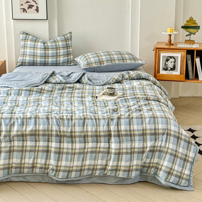 91家纺网 家纺一手货源 找家纺 小叮当家纺仓储工厂店 （提供买家秀 爆款花型 不断货）2025新款色织水洗棉夏被无印风百分百新疆棉花夏被四件套夏凉被四件套 简兮蓝（配B版床单230-250）