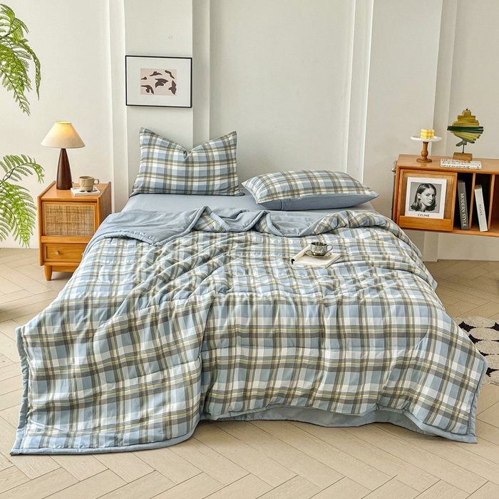 91家纺网 家纺一手货源 找家纺 小叮当家纺仓储工厂店 （提供买家秀 爆款花型 不断货）2025新款色织水洗棉夏被无印风百分百新疆棉花夏被四件套夏凉被四件套 简兮蓝（配B版床单230-250）