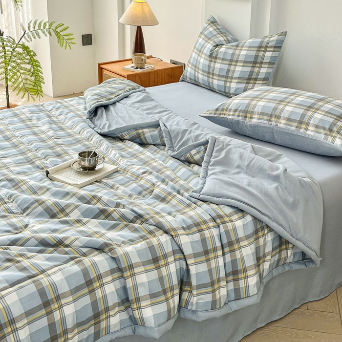 91家纺网 家纺一手货源 找家纺 小叮当家纺仓储工厂店 （提供买家秀 爆款花型 不断货）2025新款色织水洗棉夏被无印风百分百新疆棉花夏被四件套夏凉被四件套 简兮蓝（配B版床单230-250）