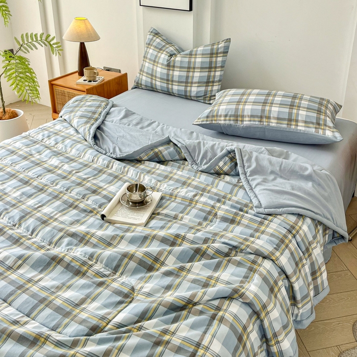 91家纺网 家纺一手货源 找家纺 小叮当家纺仓储工厂店 （提供买家秀 爆款花型 不断货）2025新款色织水洗棉夏被无印风百分百新疆棉花夏被四件套夏凉被四件套 简兮蓝（配B版床单230-250）