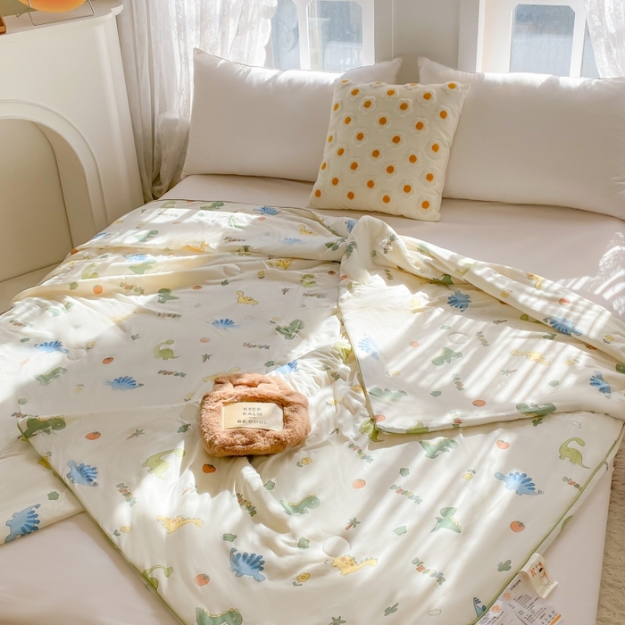 91家纺网 家纺一手货源 找家纺 小叮当家纺仓储工厂店 提供买家秀爆款花型不断货）2025新款A类母婴级宝宝被子豆豆绒牛奶针织棉被子儿童豆豆被大豆被春秋冬被 牛奶针织被-卡通小恐龙