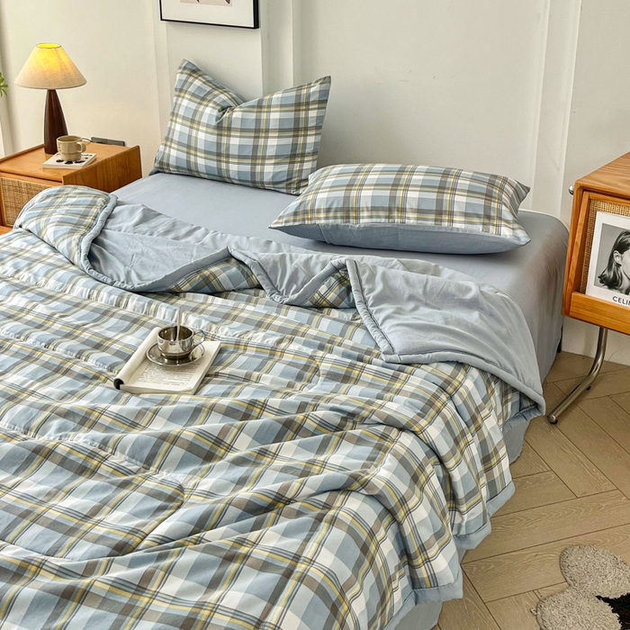 91家纺网 家纺一手货源 找家纺 小叮当家纺仓储工厂店 （提供买家秀 爆款花型 不断货）2025新款色织水洗棉夏被无印风百分百新疆棉花夏被四件套夏凉被四件套 简兮蓝（配B版床单230-250）