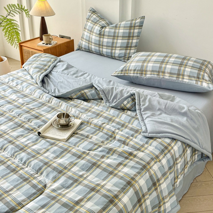 91家纺网 家纺一手货源 找家纺 小叮当家纺仓储工厂店 （提供买家秀 爆款花型 不断货）2025新款色织水洗棉夏被无印风百分百新疆棉花夏被四件套夏凉被四件套 简兮蓝（配B版床单230-250）