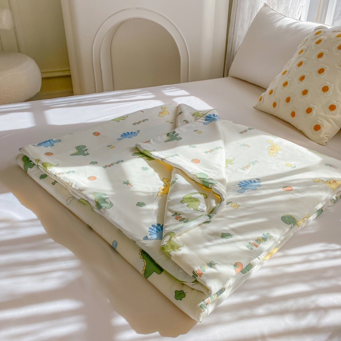 91家纺网 家纺一手货源 找家纺 小叮当家纺仓储工厂店 提供买家秀爆款花型不断货）2025新款A类母婴级宝宝被子豆豆绒牛奶针织棉被子儿童豆豆被大豆被春秋冬被 牛奶针织被-卡通小恐龙