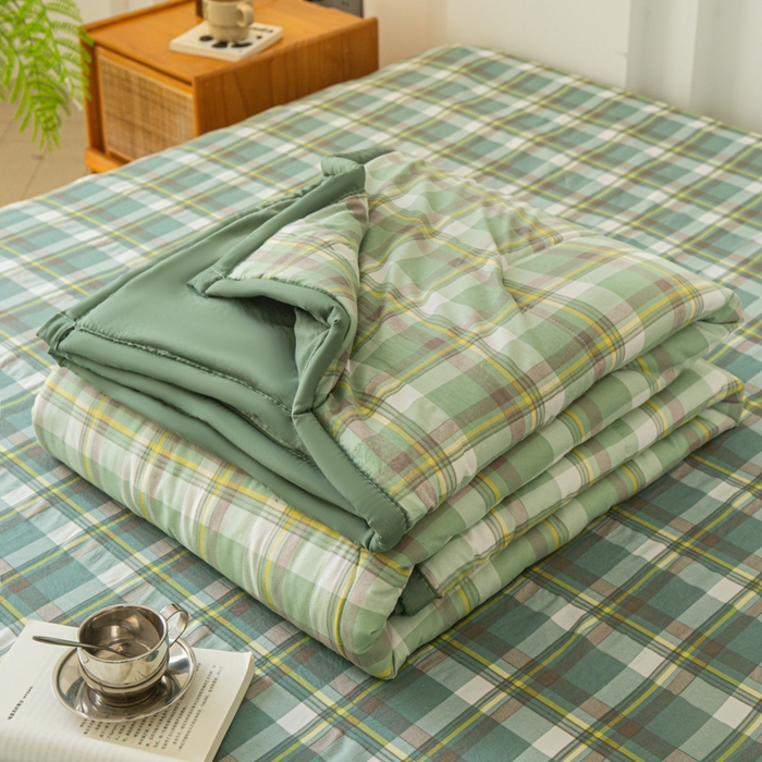 91家纺网 家纺一手货源 找家纺 小叮当家纺仓储工厂店 （提供买家秀 爆款花型 不断货）2025新款色织水洗棉夏被无印风百分百新疆棉花夏被四件套夏凉被四件套 简兮绿（配A版床单230-250）