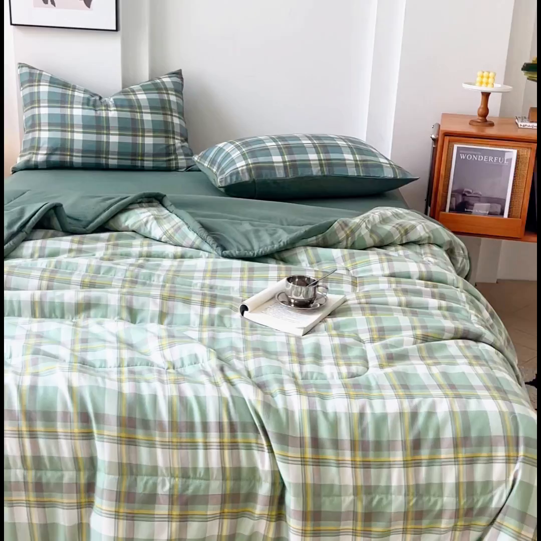 91家纺网 家纺一手货源 找家纺 小叮当家纺仓储工厂店 （提供买家秀 爆款花型 不断货）2025新款色织水洗棉夏被无印风百分百新疆棉花夏被四件套夏凉被四件套 简兮绿（配A版床单230-250）