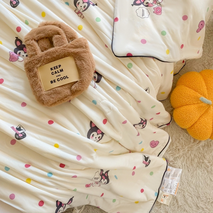 91家纺网 家纺一手货源 找家纺 小叮当家纺仓储工厂店 提供买家秀爆款花型不断货）2025新款A类母婴级宝宝被子豆豆绒牛奶针织棉被子儿童豆豆被大豆被春秋冬被 牛奶针织被-库洛米