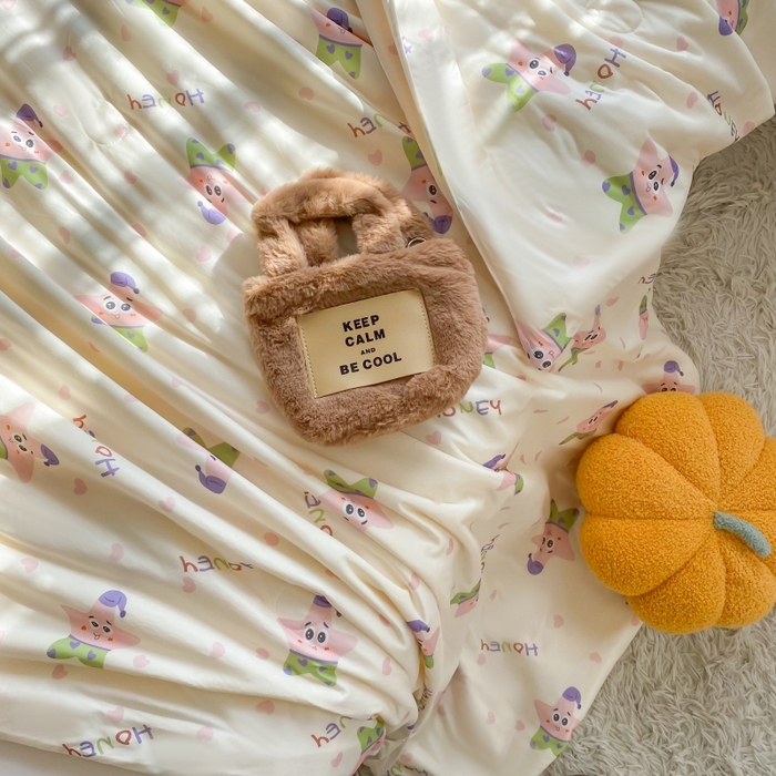 91家纺网 家纺一手货源 找家纺 小叮当家纺仓储工厂店 提供买家秀爆款花型不断货）2025新款A类母婴级宝宝被子豆豆绒牛奶针织棉被子儿童豆豆被大豆被春秋冬被 牛奶针织被-快乐海星