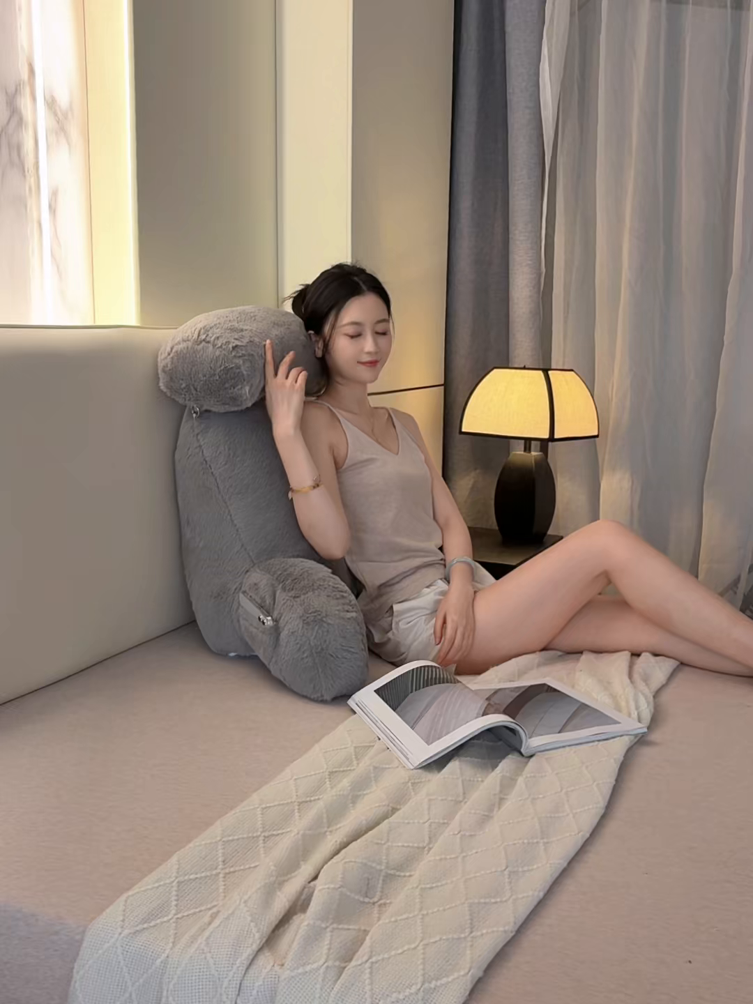 91家纺网 家纺一手货源 找家纺 一兰家纺 2025新款秋冬兔绒单人靠垫加厚多功能长毛绒护腰靠垫靠背-兔绒哈基米系列 兔绒哈基米-灰