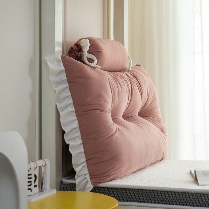 91家纺网 家纺一手货源 找家纺 一兰家纺 2025新款学生季床头靠垫床上护栏公主风靠枕床上抱枕护腰靠--花容系列 花容-豆沙红