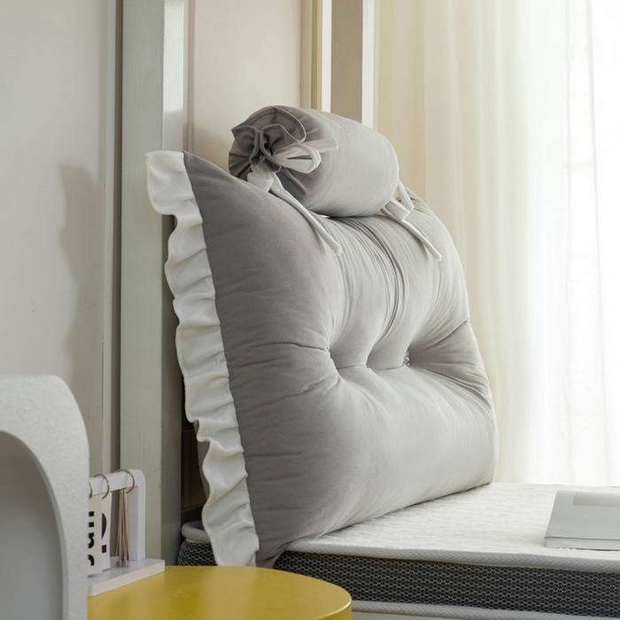 91家纺网 家纺一手货源 找家纺 一兰家纺 2025新款学生季床头靠垫床上护栏公主风靠枕床上抱枕护腰靠--花容系列 花容-蒙蒙灰