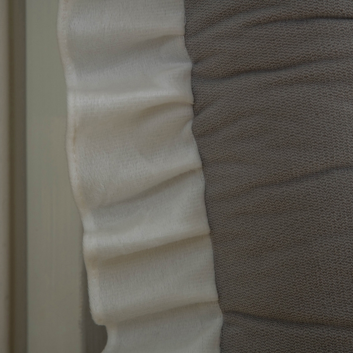 91家纺网 家纺一手货源 找家纺 一兰家纺 2025新款学生季床头靠垫床上护栏公主风靠枕床上抱枕护腰靠--花容系列 花容-蒙蒙灰