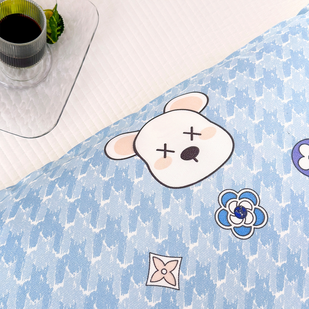 91家纺网 家纺一手货源 找家纺 云玲时尚 2025新款凉感丝双人枕枕头 千鸟格熊-蓝