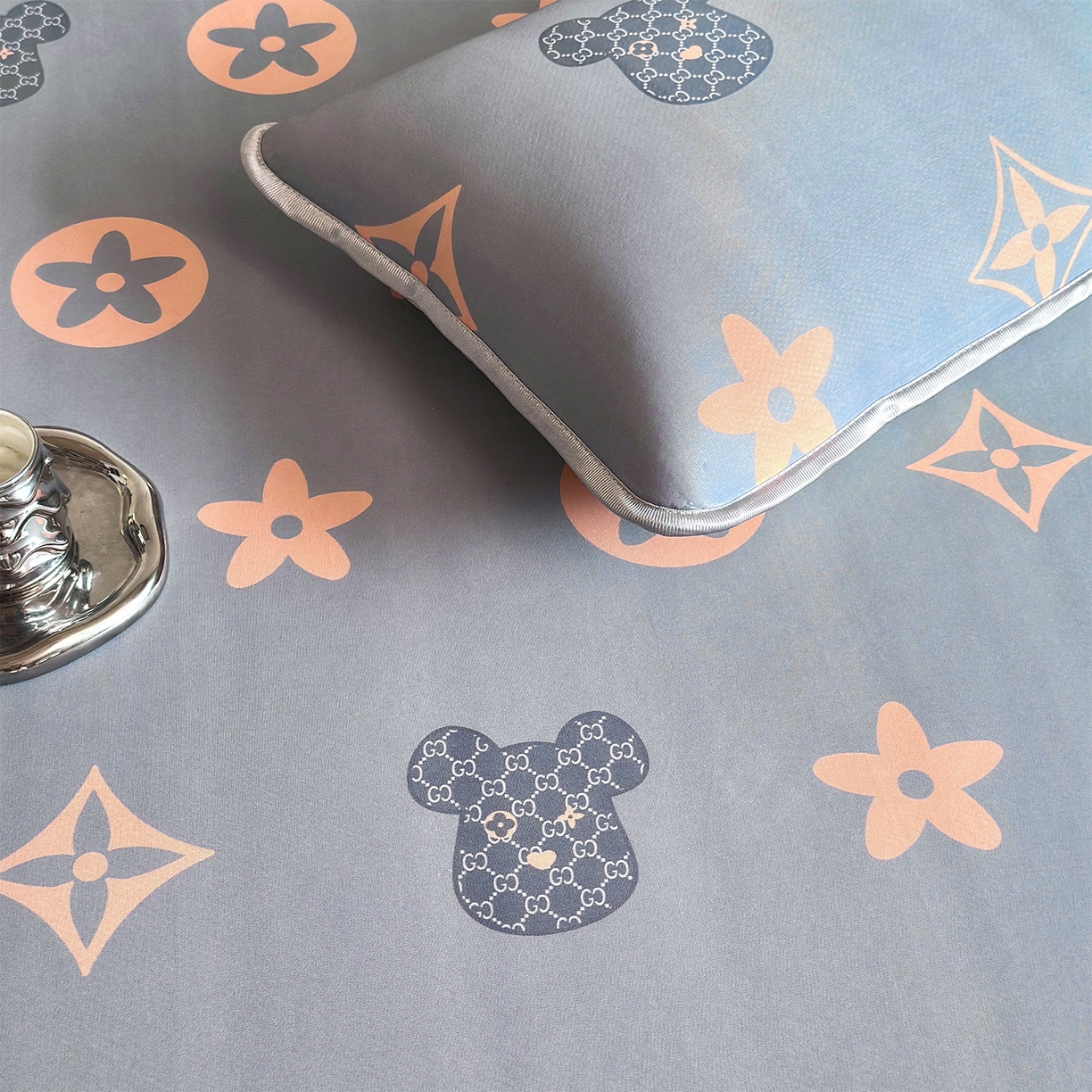 91家纺网 家纺一手货源 找家纺 乐居家纺 2025新款凉感丝三明治床笠款凉席席子 布莱迪