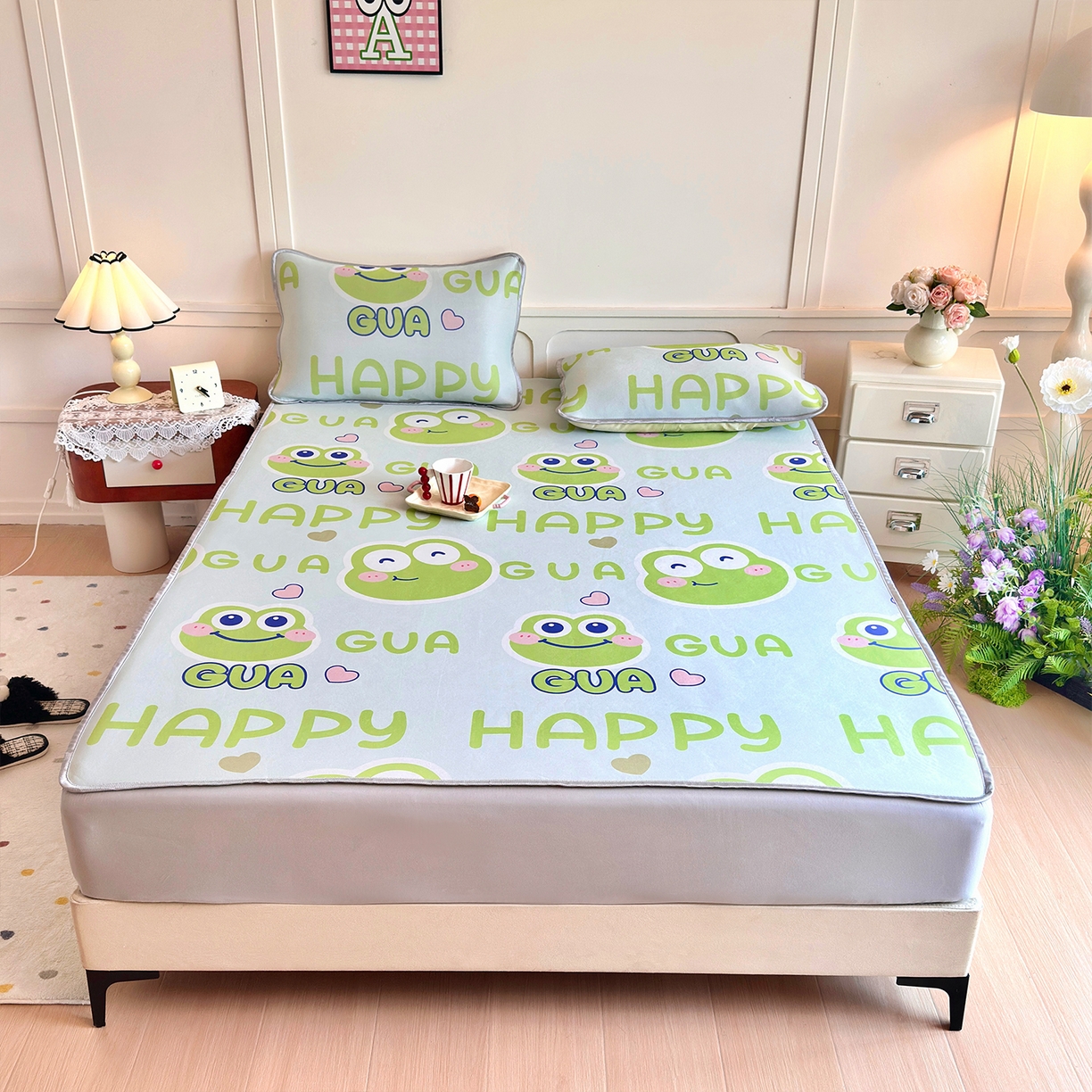 91家纺网 家纺一手货源 找家纺 乐居家纺 2025新款凉感丝三明治床笠款凉席席子 卡通青蛙