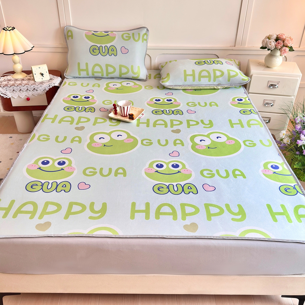 91家纺网 家纺一手货源 找家纺 乐居家纺 2025新款凉感丝三明治床笠款凉席席子 卡通青蛙