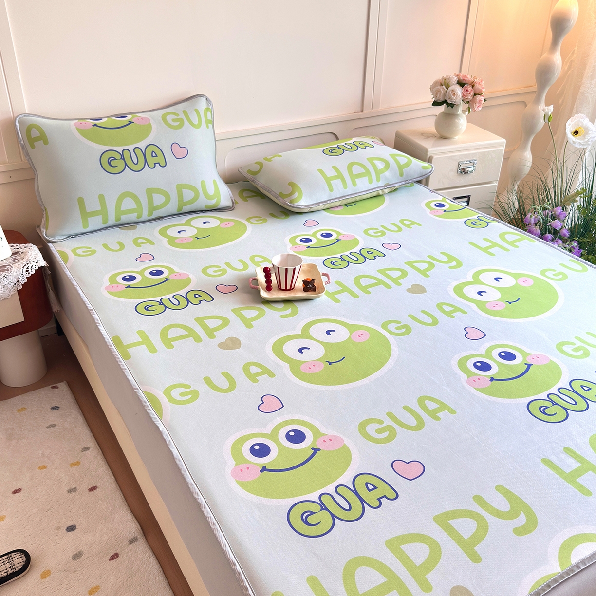 91家纺网 家纺一手货源 找家纺 乐居家纺 2025新款凉感丝三明治床笠款凉席席子 卡通青蛙