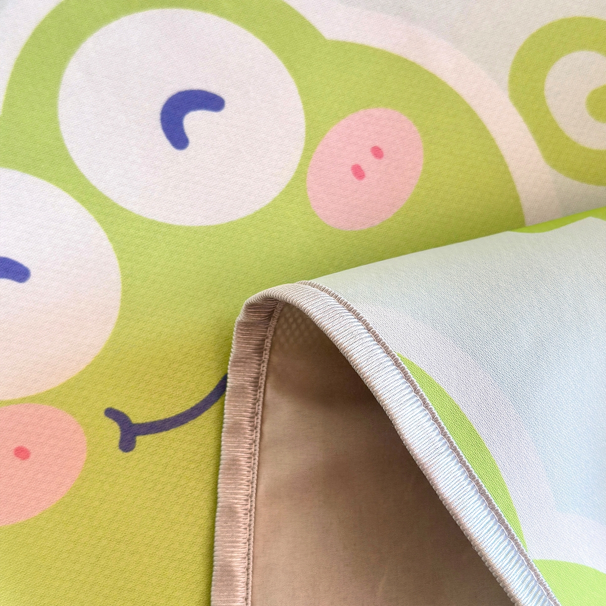 91家纺网 家纺一手货源 找家纺 乐居家纺 2025新款凉感丝三明治床笠款凉席席子 卡通青蛙