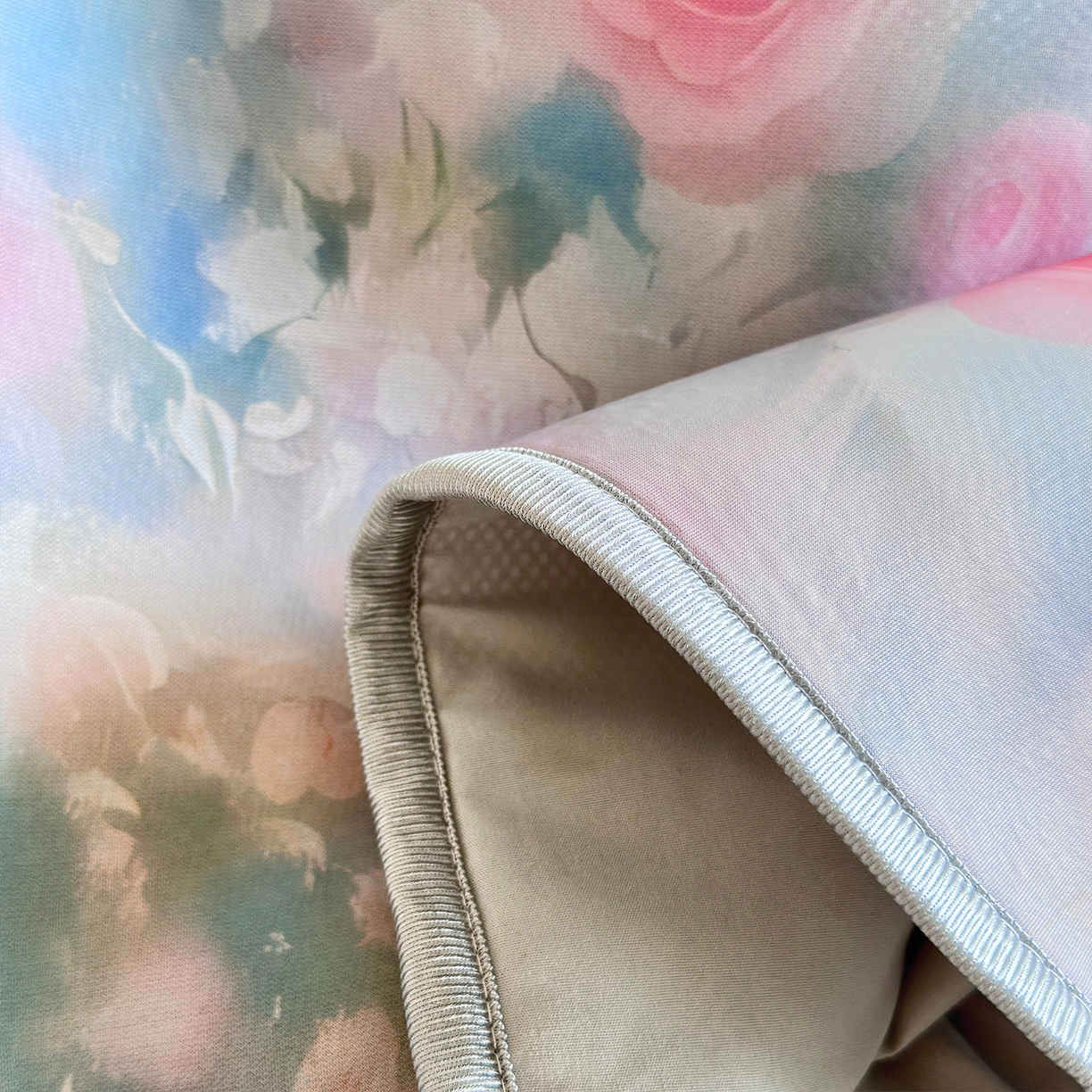 91家纺网 家纺一手货源 找家纺 乐居家纺 2025新款凉感丝三明治床笠款凉席席子 玫粉