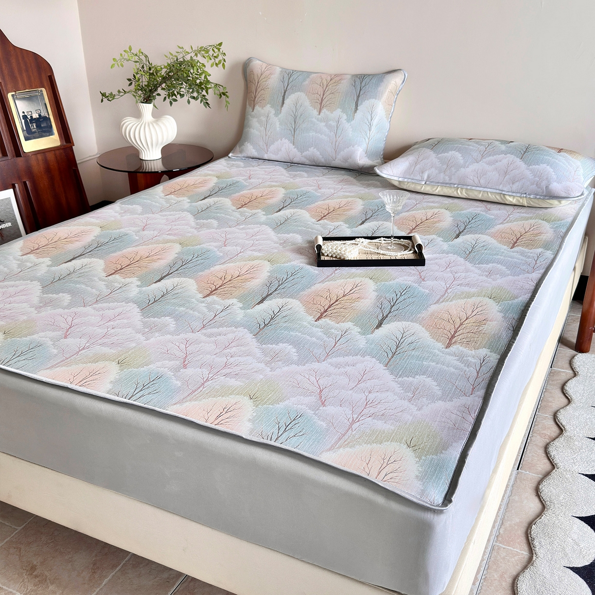 91家纺网 家纺一手货源 找家纺 乐居家纺 2025新款凉感丝三明治床笠款凉席席子 梦幻森林