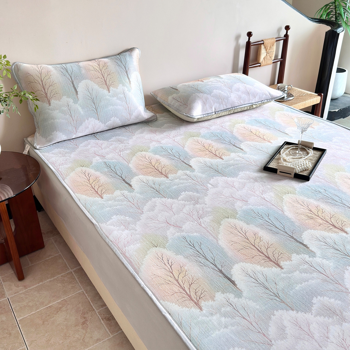 91家纺网 家纺一手货源 找家纺 乐居家纺 2025新款凉感丝三明治床笠款凉席席子 梦幻森林