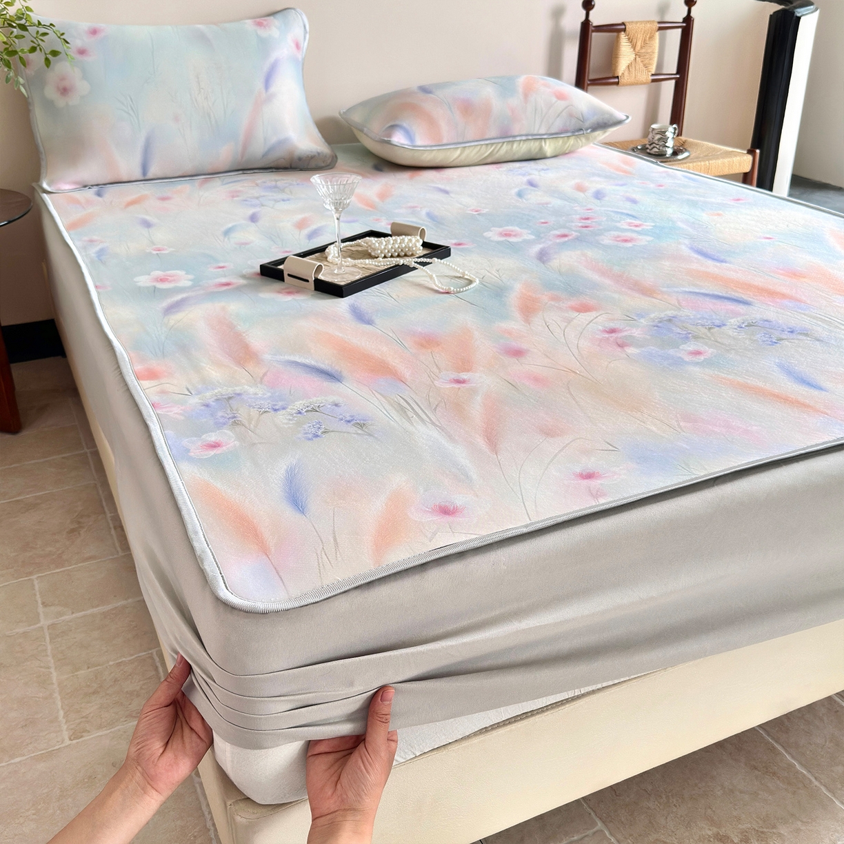 91家纺网 家纺一手货源 找家纺 乐居家纺 2025新款凉感丝三明治床笠款凉席席子 浅茵