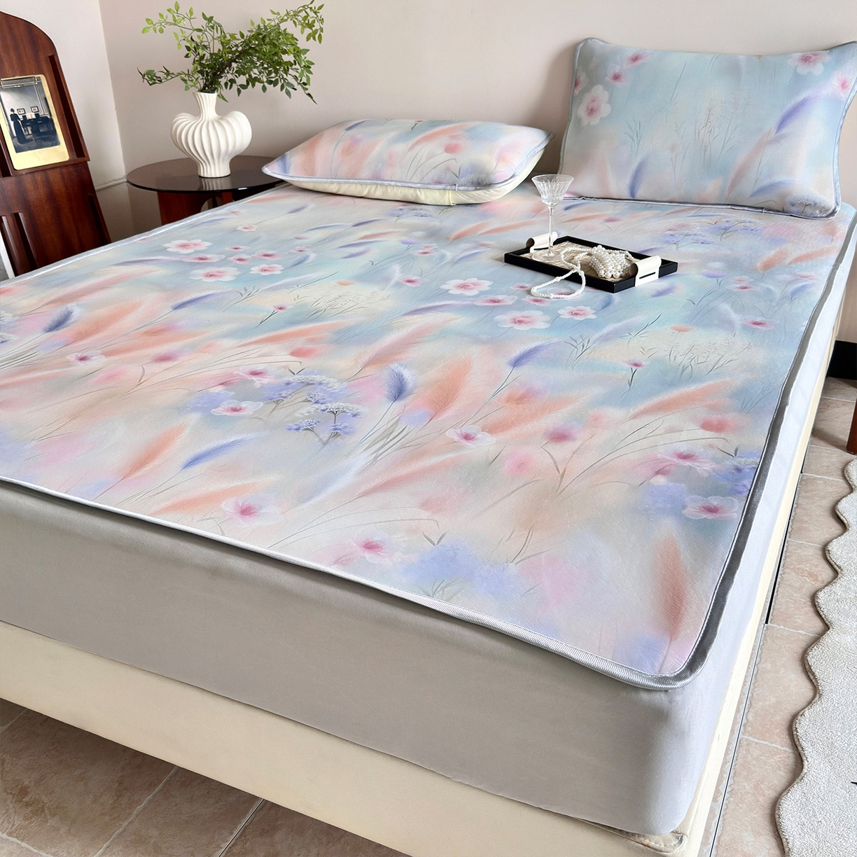 91家纺网 家纺一手货源 找家纺 乐居家纺 2025新款凉感丝三明治床笠款凉席席子 浅茵