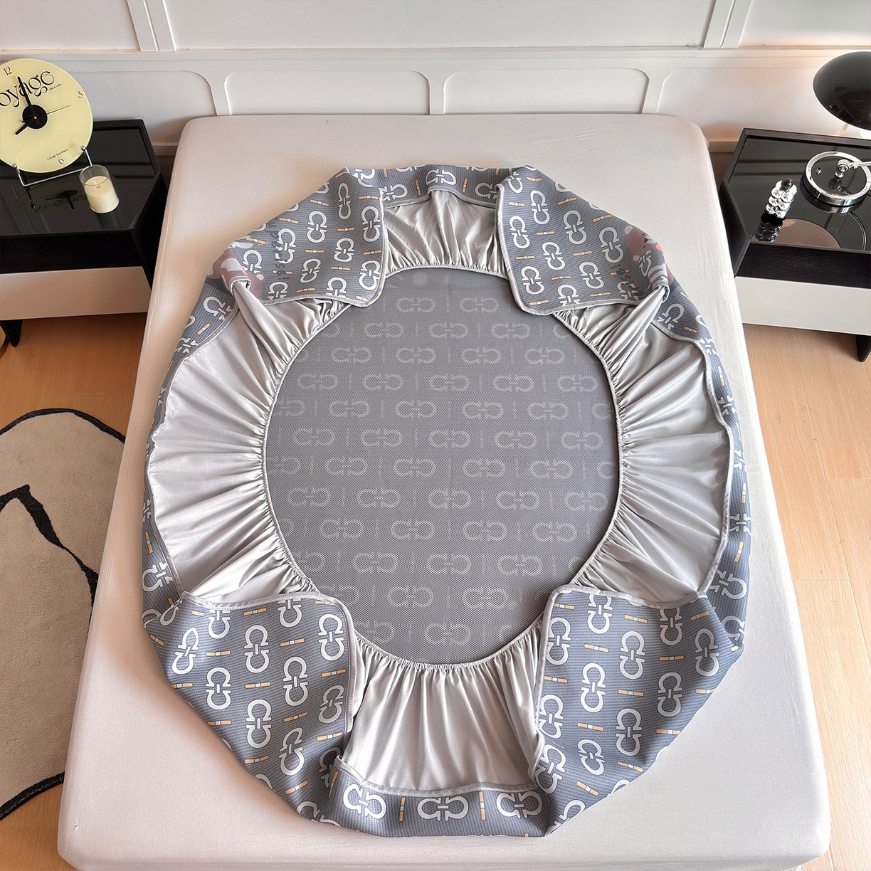 91家纺网 家纺一手货源 找家纺 乐居家纺 2025新款凉感丝三明治床笠款凉席席子 熊抱兔