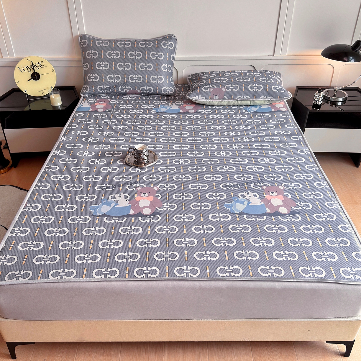 91家纺网 家纺一手货源 找家纺 乐居家纺 2025新款凉感丝三明治床笠款凉席席子 熊抱兔